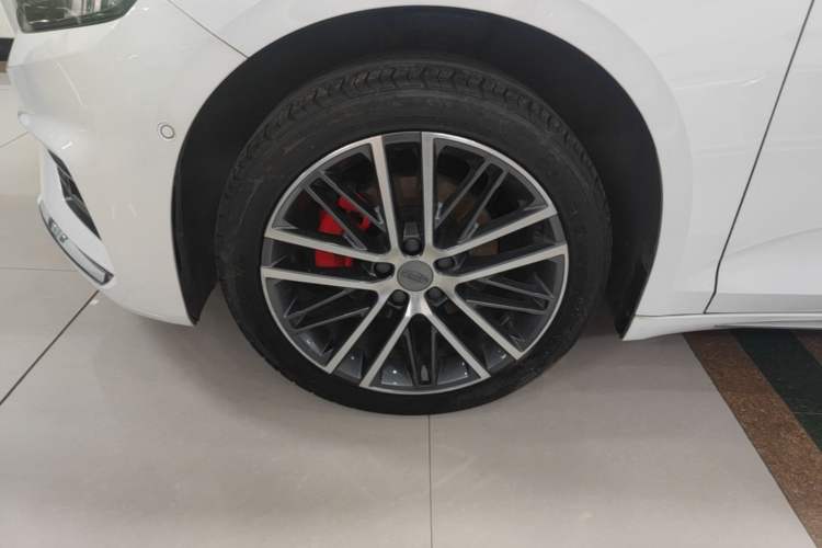 Used Geely Auto Preface 2021 Revised Version 2.0TD Luxury Edition Left Front Wheel Hub
