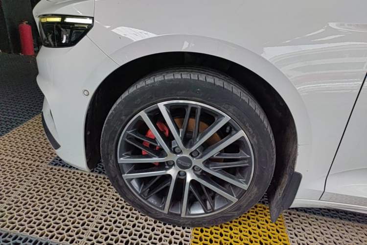Used Geely Auto Preface 2021 Revised Version 2.0TD Luxury Edition Left Front Wheel Hub