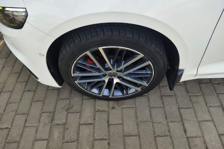Used Geely Auto Preface 2021 Revised Version 2.0TD Luxury Edition Left Front Wheel Hub