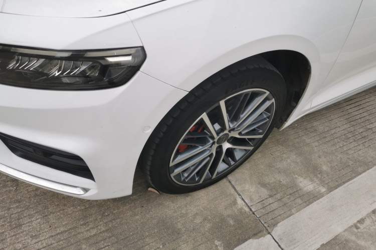 Used Geely Auto Preface 2021 Revised Version 2.0TD Luxury Edition Left Front Wheel Hub