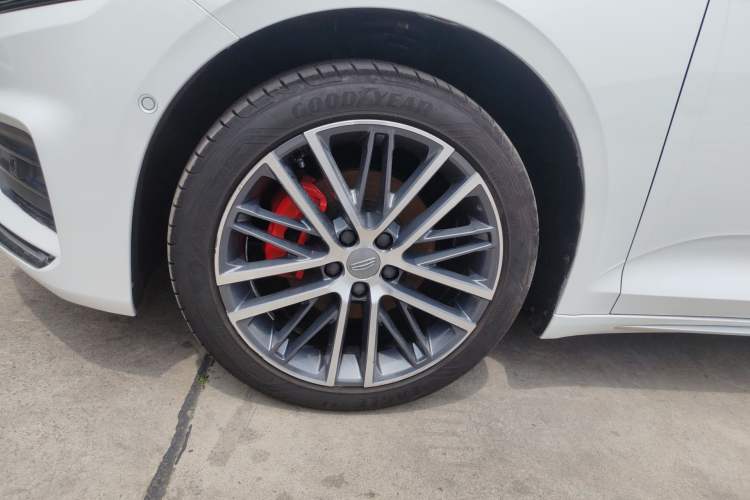 Used Geely Auto Preface 2021 Revised Version 2.0TD Luxury Edition Left Front Wheel Hub