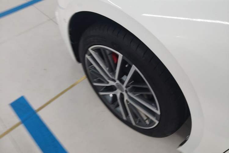 Used Geely Auto Preface 2021 2.0TD Luxury Version Left Front Wheel Hub