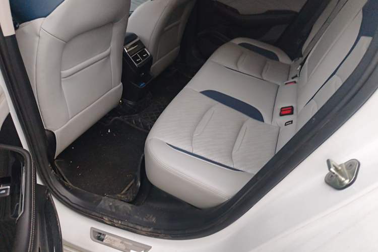 Used Geely Auto Preface 2021 2.0TD Designer's Recommended Edition Left Rear Seat