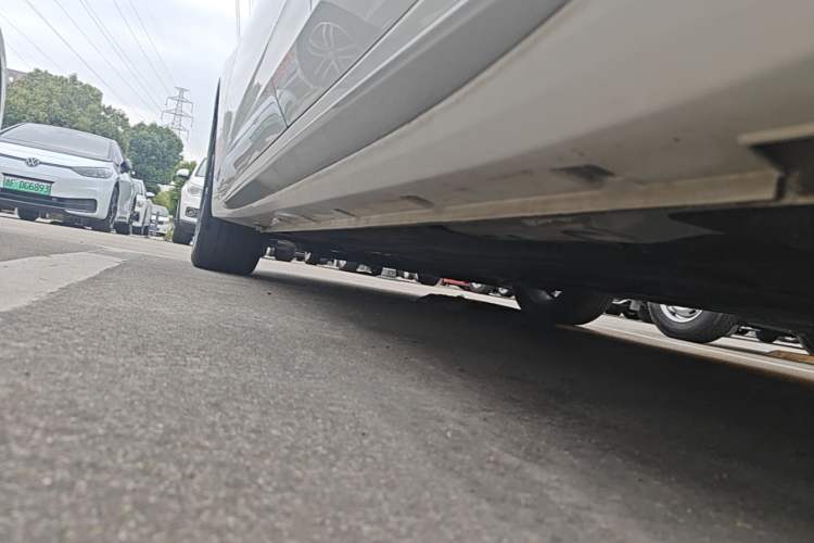 Used Geely Auto Preface 2021 2.0TD Luxury Version Left Side Sill