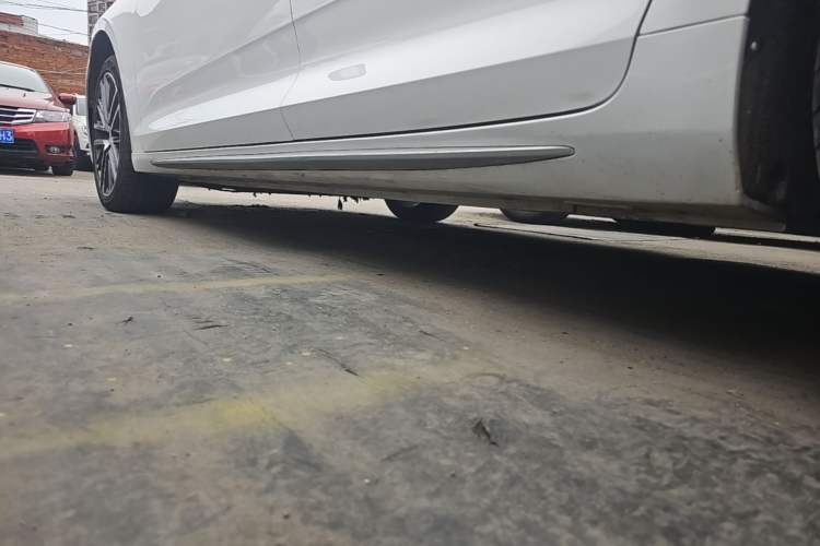 Used Geely Auto Preface 2021 2.0TD Luxury Version Left Side Sill