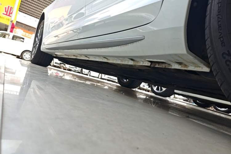Used Geely Auto Preface 2021 2.0TD Luxury Version Left Side Sill