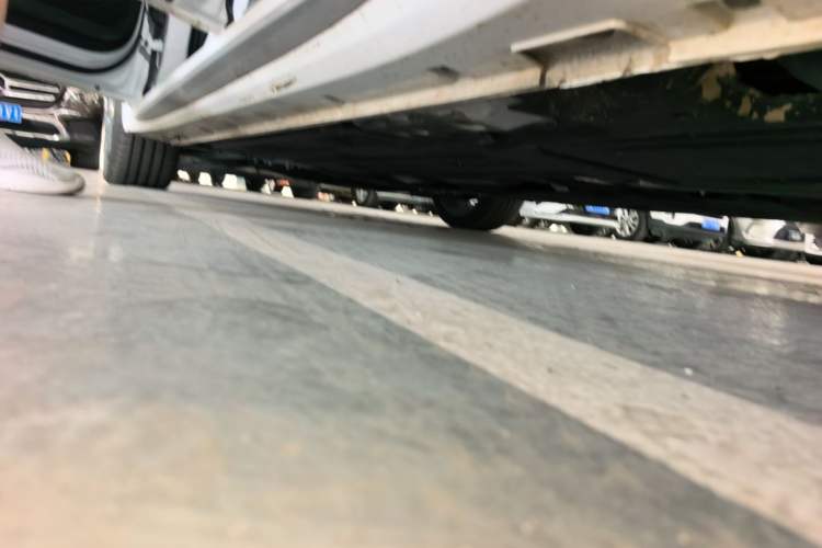 Used Geely Auto Preface 2021 2.0TD Luxury Version Left Side Sill
