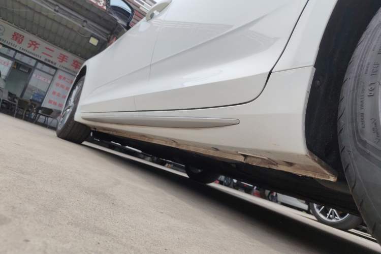 Used Geely Auto Preface 2021 Revised Version 2.0TD Luxury Edition Left Side Sill