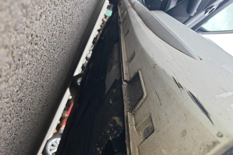 Used Geely Auto Preface 2021 2.0TD Luxury Version Left Side Sill