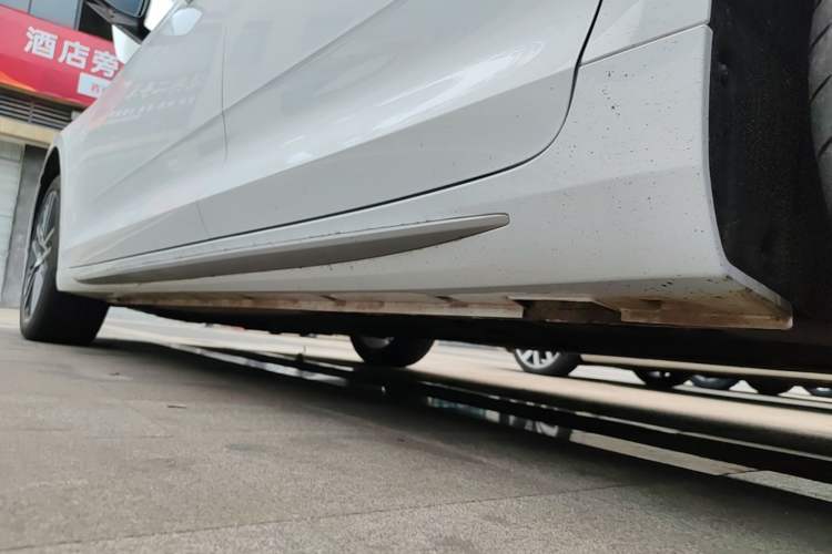Used Geely Auto Preface 2021 Revised Version 2.0TD Luxury Edition Left Side Sill