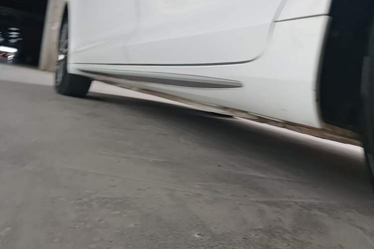 Used Geely Auto Preface 2021 Revised Version 2.0TD Luxury Edition Left Side Sill