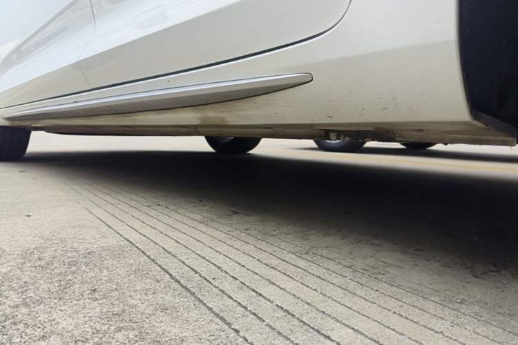 Used Geely Auto Preface 2021 2.0TD Luxury Version Left Side Sill
