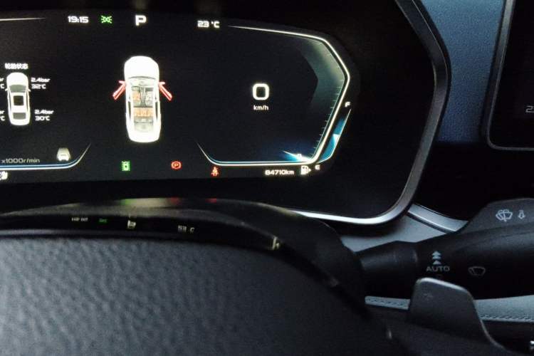 Used Geely Auto Preface 2021 2.0TD Luxury Version Odometer Close Up