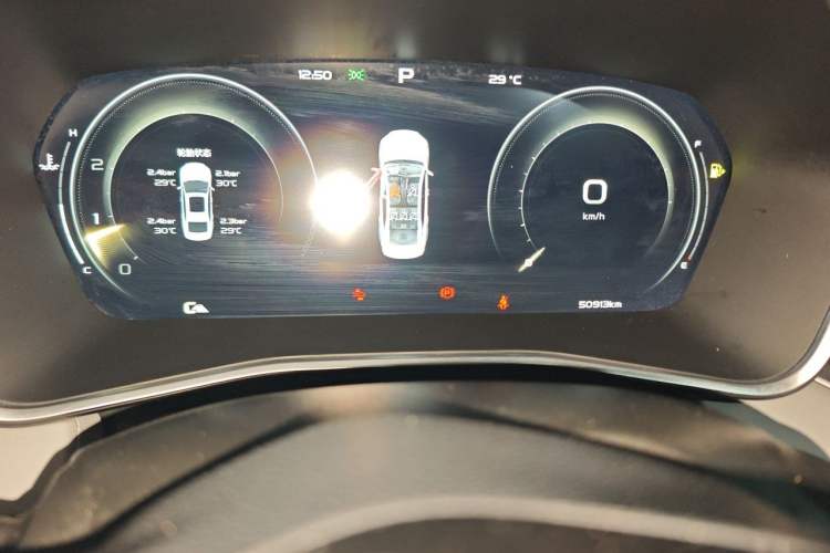 Used Geely Auto Preface 2021 Revised Version 2.0TD Luxury Edition Odometer Close Up
