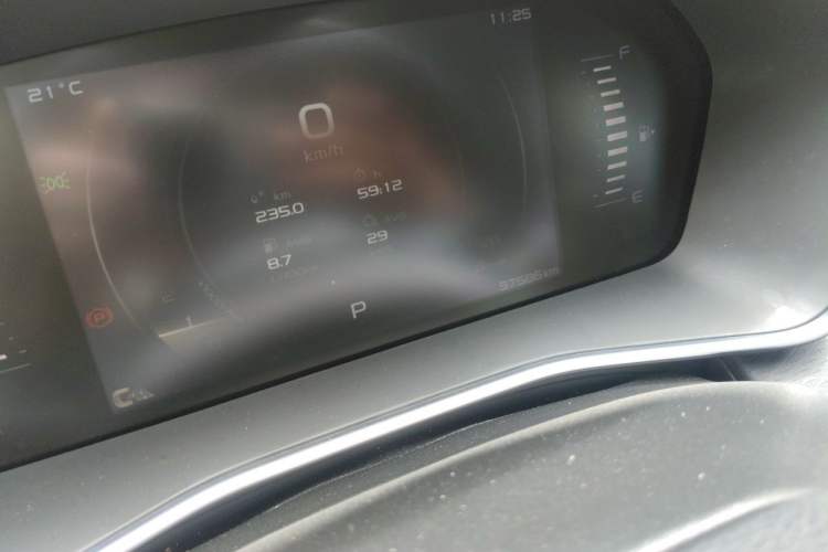 Used Geely Auto Preface 2021 2.0TD Luxury Version Odometer Close Up