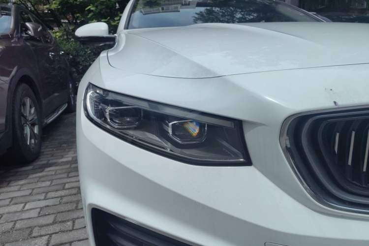 Used Geely Auto Preface 2021 2.0TD Designer's Recommended Edition Right Front Headlight