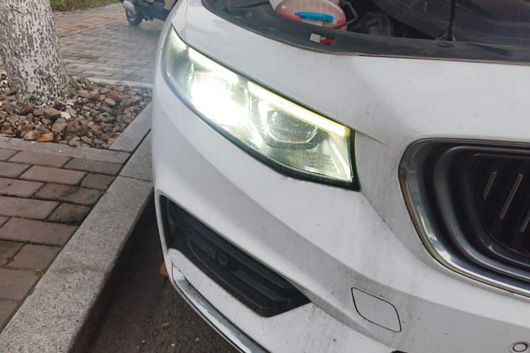 Used Geely Auto Preface 2021 2.0TD Designer's Recommended Edition Right Front Headlight