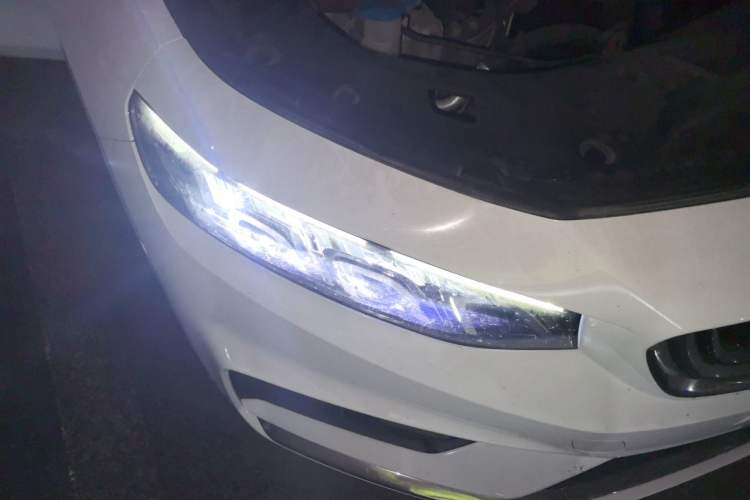 Used Geely Auto Preface 2021 2.0TD Luxury Version Right Front Headlight