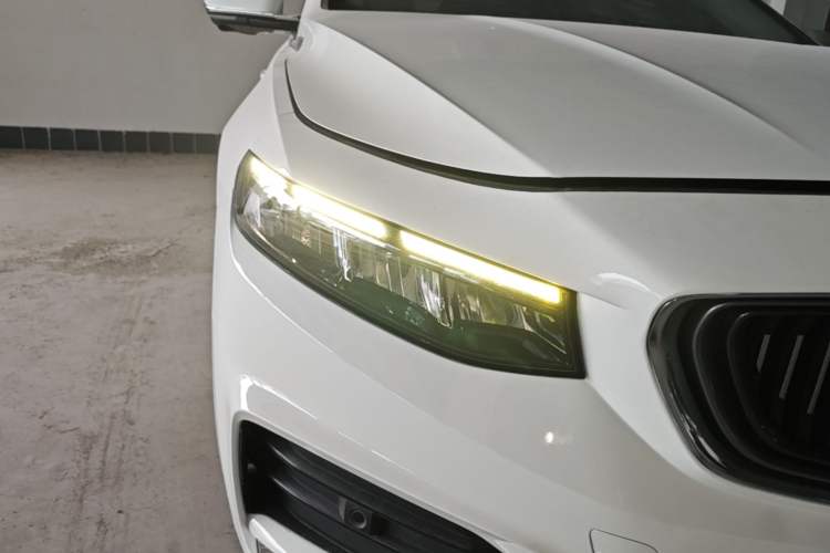Used Geely Auto Preface 2021 Revised Version 2.0TD Luxury Edition Right Front Headlight