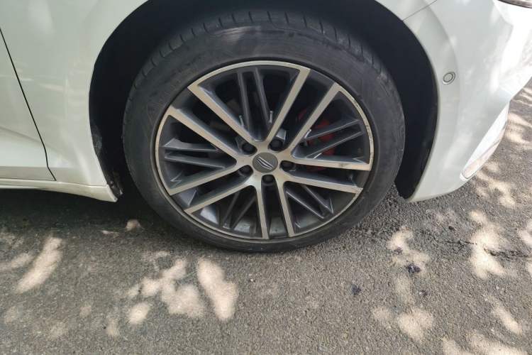 Used Geely Auto Preface 2021 2.0TD Luxury Version Right Front Wheel Hub
