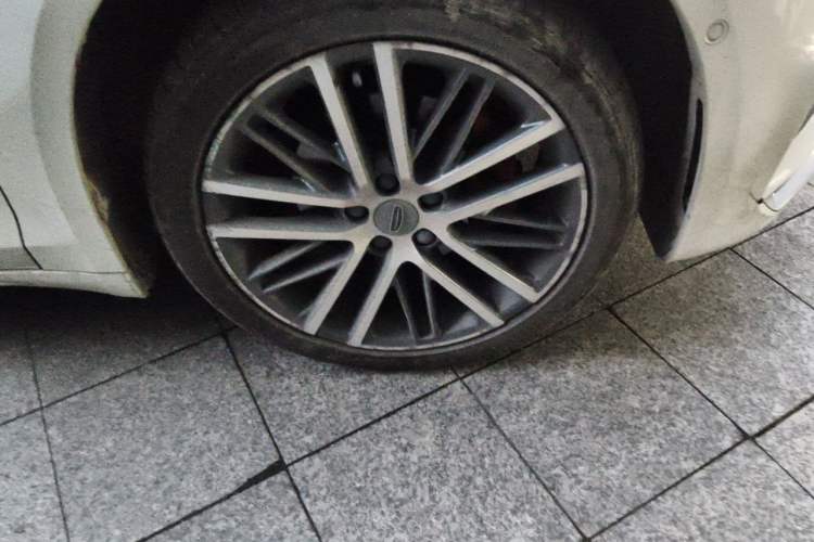 Used Geely Auto Preface 2021 2.0TD Luxury Version Right Front Wheel Hub