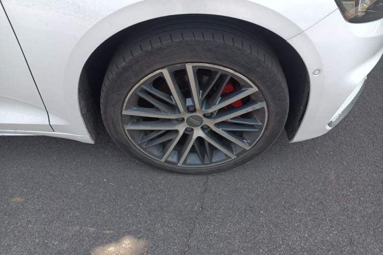 Used Geely Auto Preface 2021 Revised Version 2.0TD Luxury Edition Right Front Wheel Hub