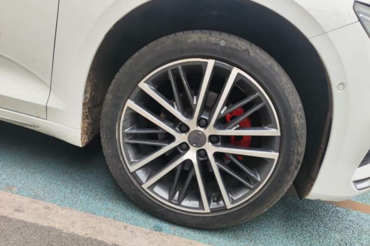 Used Geely Auto Preface 2021 Revised Version 2.0TD Luxury Edition Right Front Wheel Hub