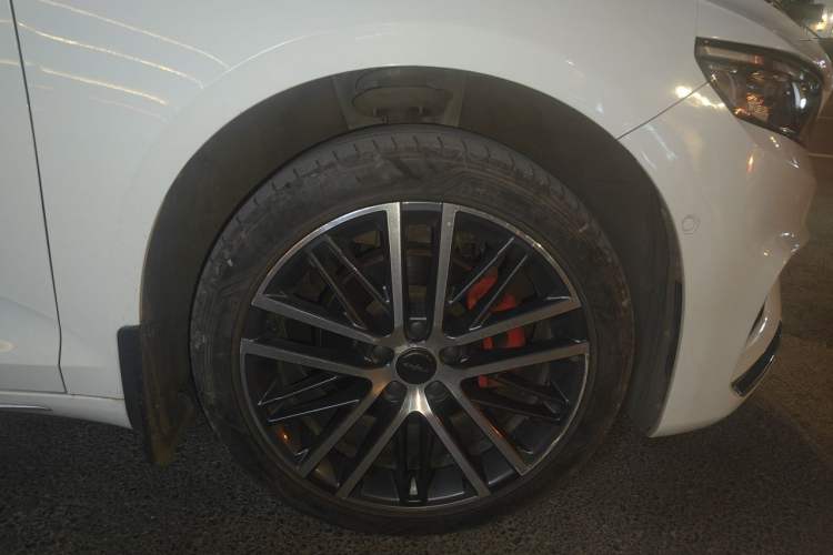 Used Geely Auto Preface 2021 Revised Version 2.0TD Luxury Edition Right Front Wheel Hub