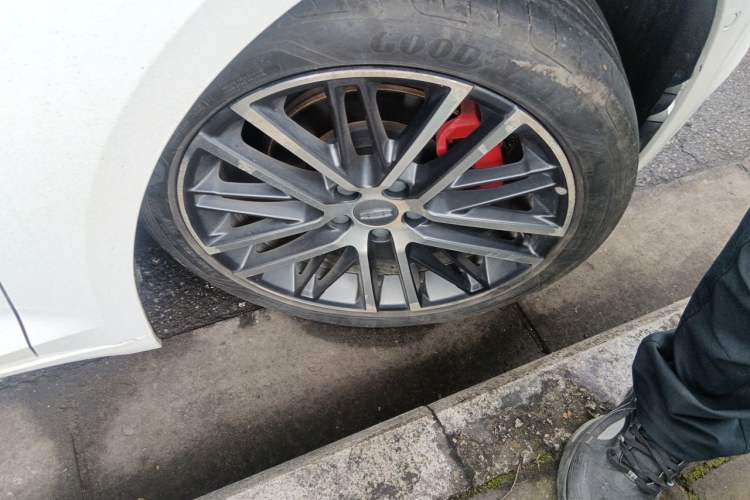 Used Geely Auto Preface 2021 2.0TD Luxury Version Right Front Wheel Hub