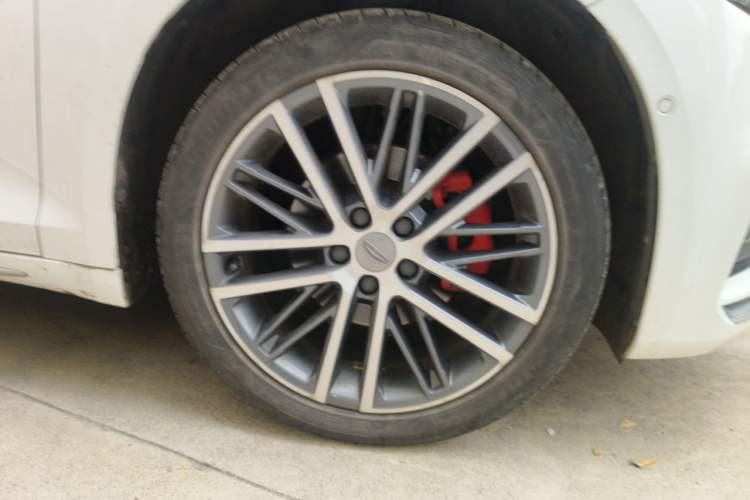 Used Geely Auto Preface 2021 2.0TD Luxury Version Right Front Wheel Hub