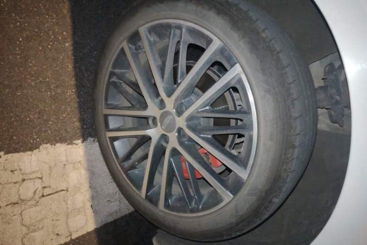 Used Geely Auto Preface 2021 Revised Version 2.0TD Luxury Edition Right Front Wheel Hub