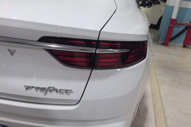 Used Geely Auto Preface 2021 Revised Version 2.0TD Luxury Edition Right Rear Taillight