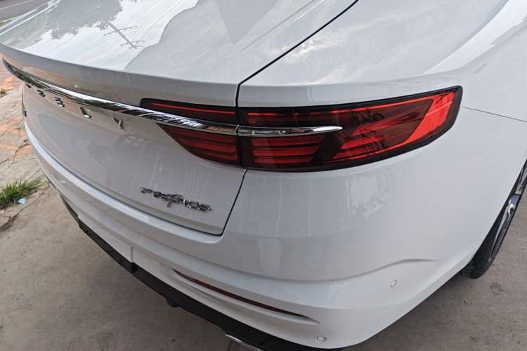 Used Geely Auto Preface 2021 Revised Version 2.0TD Luxury Edition Right Rear Taillight