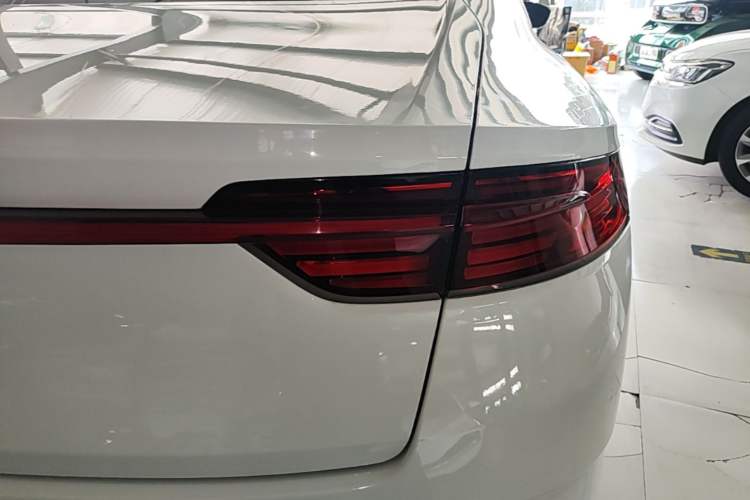 Used Geely Auto Preface 2021 Revised Version 2.0TD Luxury Edition Right Rear Taillight