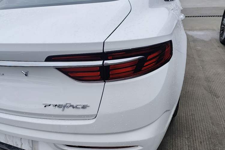 Used Geely Auto Preface 2021 2.0TD Luxury Version Right Rear Taillight