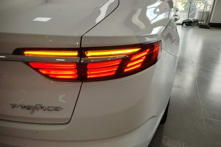 Used Geely Auto Preface 2021 2.0TD Luxury Version Right Rear Taillight