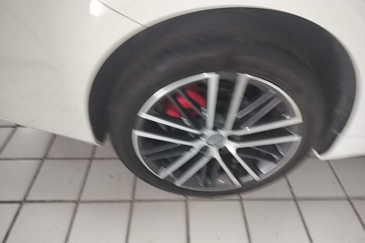 Used Geely Auto Preface 2021 2.0TD Flagship Edition Right Rear Wheel Hub