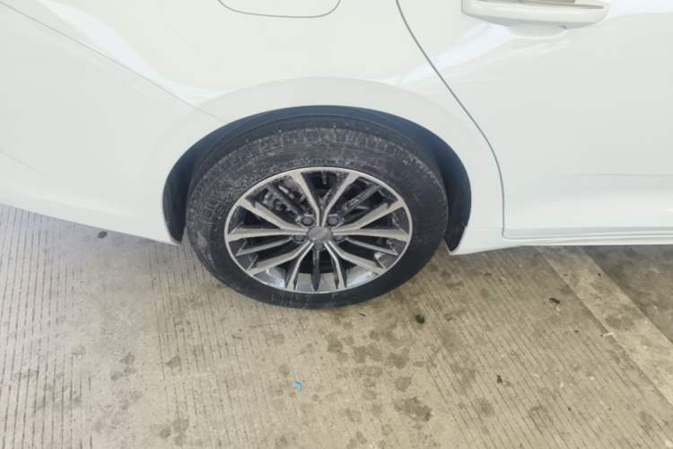 Used Geely Auto Preface 2021 2.0TD Luxury Version Right Rear Wheel Hub