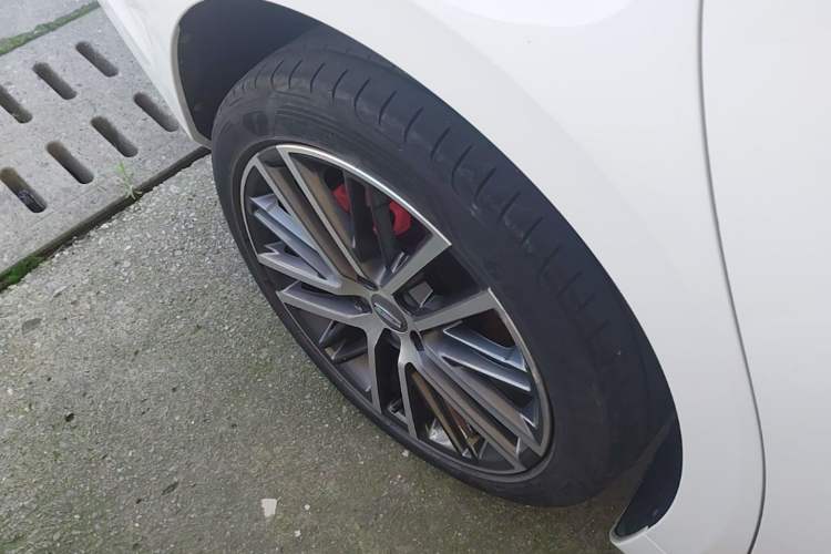 Used Geely Auto Preface 2021 2.0TD Luxury Version Right Rear Wheel Hub