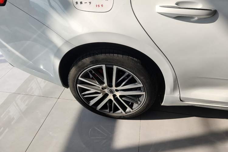 Used Geely Auto Preface 2021 Revised Version 2.0TD Luxury Edition Right Rear Wheel Hub