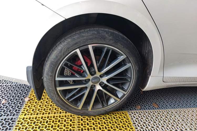 Used Geely Auto Preface 2021 Revised Version 2.0TD Luxury Edition Right Rear Wheel Hub