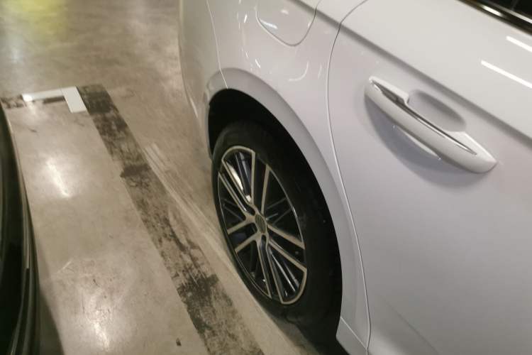 Used Geely Auto Preface 2021 Revised Version 2.0TD Luxury Edition Right Rear Wheel Hub