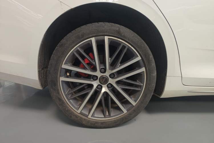 Used Geely Auto Preface 2021 Revised Version 2.0TD Luxury Edition Right Rear Wheel Hub