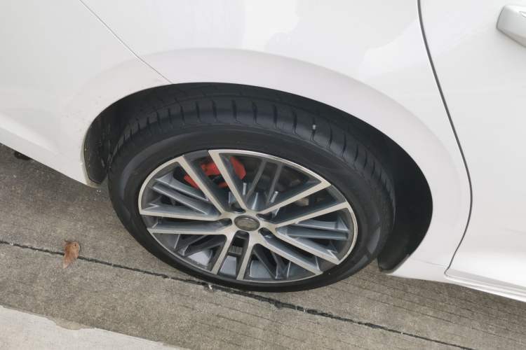 Used Geely Auto Preface 2021 Revised Version 2.0TD Luxury Edition Right Rear Wheel Hub
