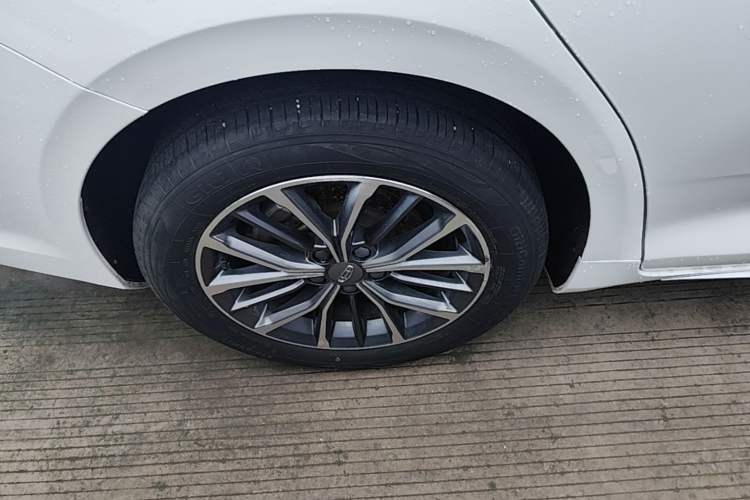 Used Geely Auto Preface 2021 2.0TD Luxury Version Right Rear Wheel Hub