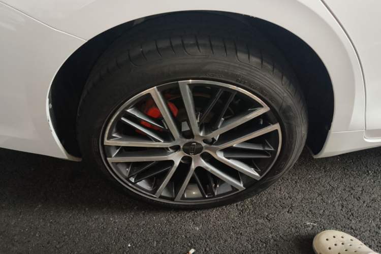 Used Geely Auto Preface 2021 Revised Version 2.0TD Luxury Edition Right Rear Wheel Hub