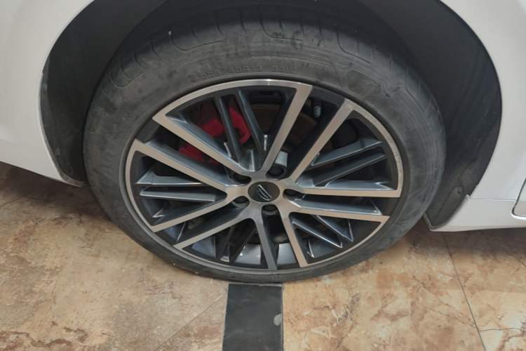Used Geely Auto Preface 2021 Revised Version 2.0TD Luxury Edition Right Rear Wheel Hub