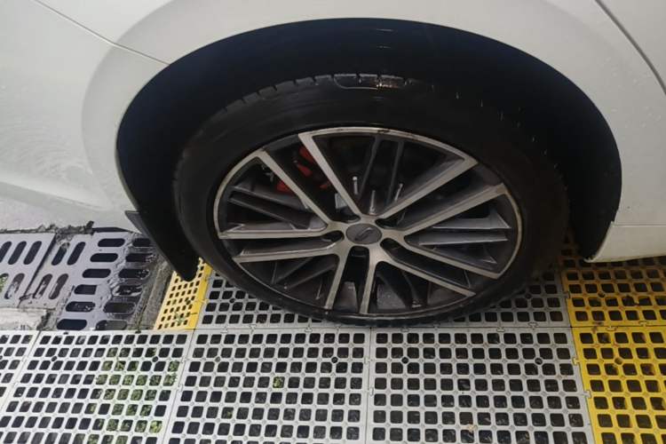 Used Geely Auto Preface 2021 Revised Version 2.0TD Luxury Edition Right Rear Wheel Hub