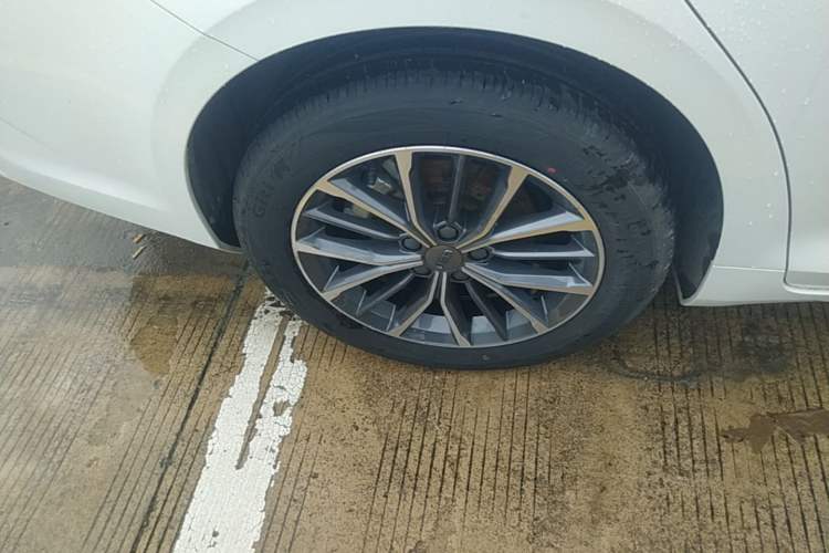 Used Geely Auto Preface 2021 2.0TD Luxury Version Right Rear Wheel Hub