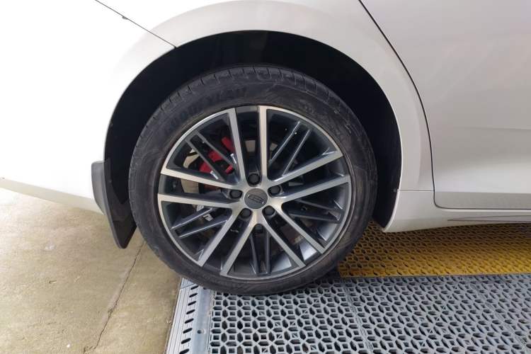 Used Geely Auto Preface 2021 Revised Version 2.0TD Luxury Edition Right Rear Wheel Hub